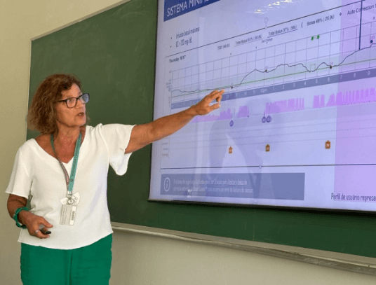 Diabetologista Walkirya na aula inaugural da Liga de Diabetes e Metabologia da Unicamp
